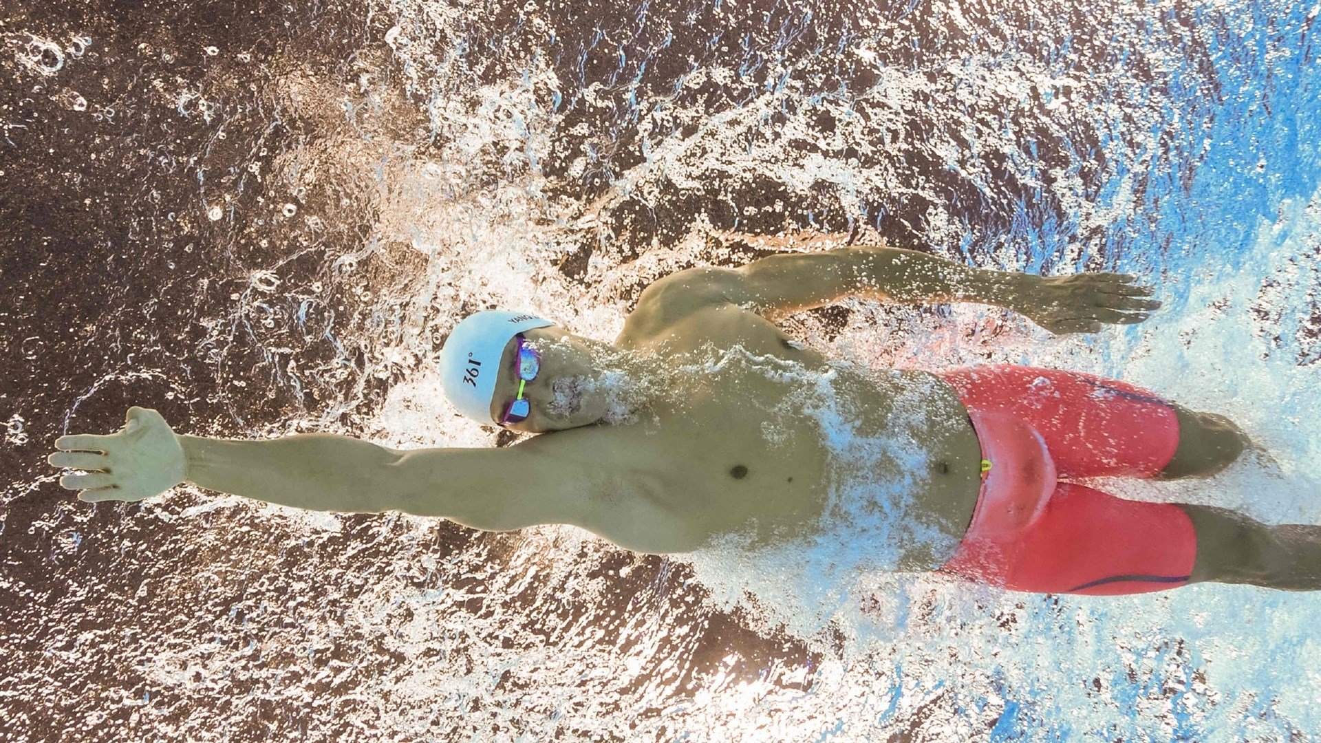 当F1引擎在安菲尔德咆哮，一场虚构的马里横扫利物浦焦点战