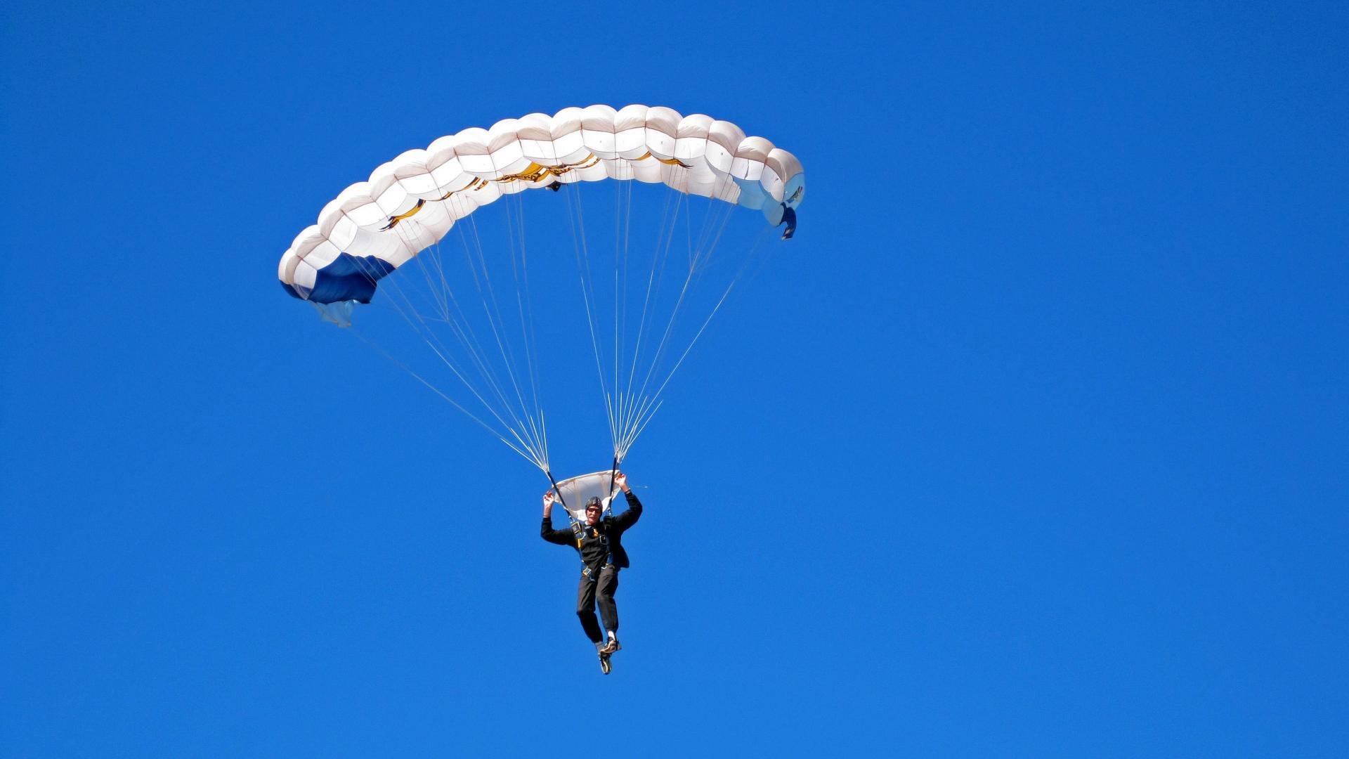 塞内加尔逆袭秘鲁，F1街道赛惊心动魄的国家荣耀之战