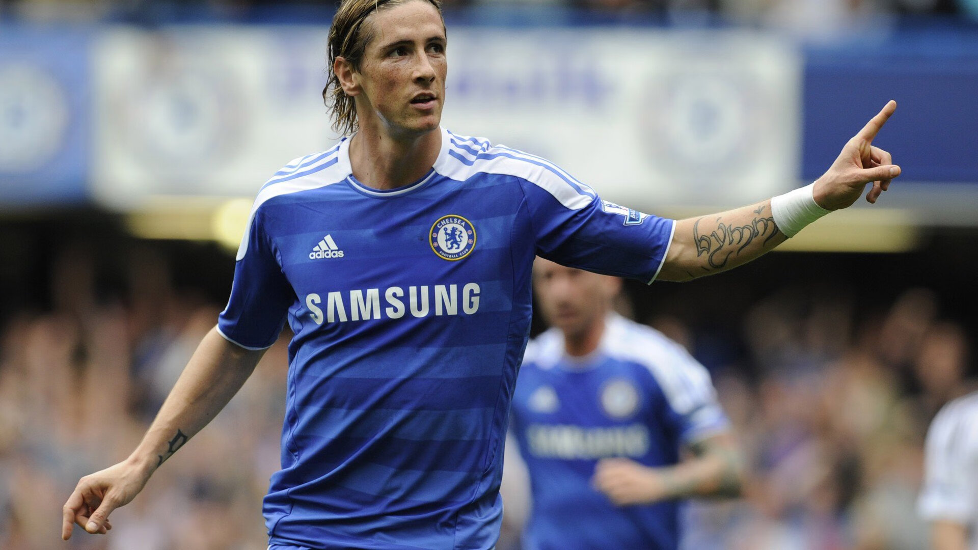 街灯熄灭时，另一种引擎在轰鸣